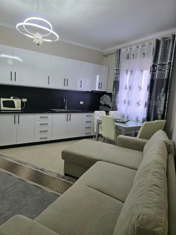 Vlore, jepet me qera apartament 2+1+Ballkon Kati 4, 500 € 