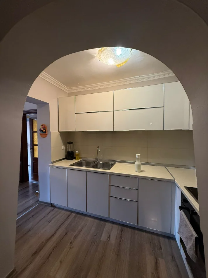 Tirane, shitet apartament 2+1+Ballkon Kati 4, 104 m² 