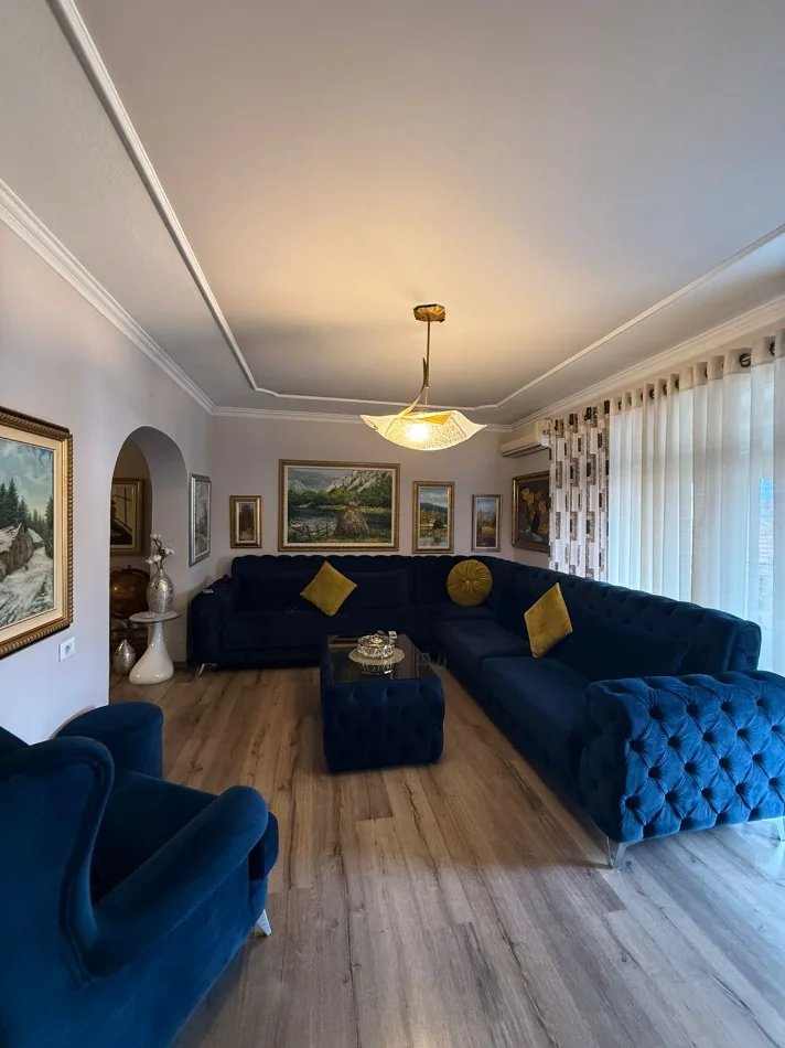 Tirane, shitet apartament 2+1+Ballkon Kati 4, 104 m² 