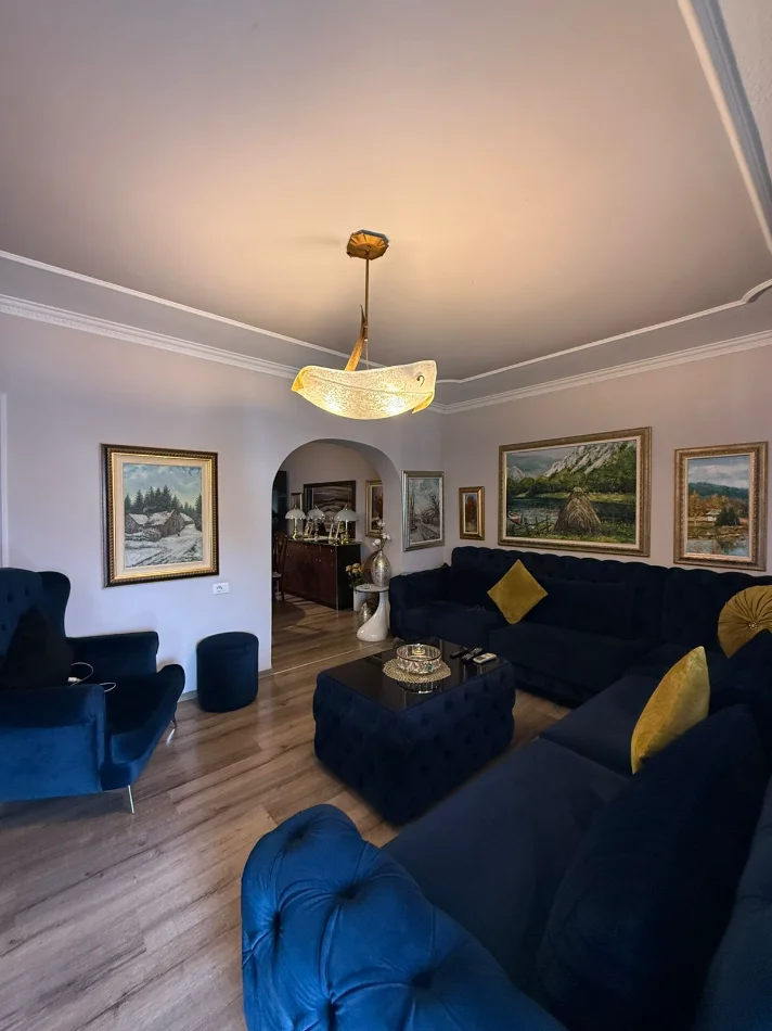 Tirane, shitet apartament 2+1+Ballkon Kati 4, 104 m² 