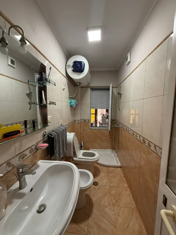 Tirane, shitet apartament 2+1+Ballkon Kati 4, 104 m² 