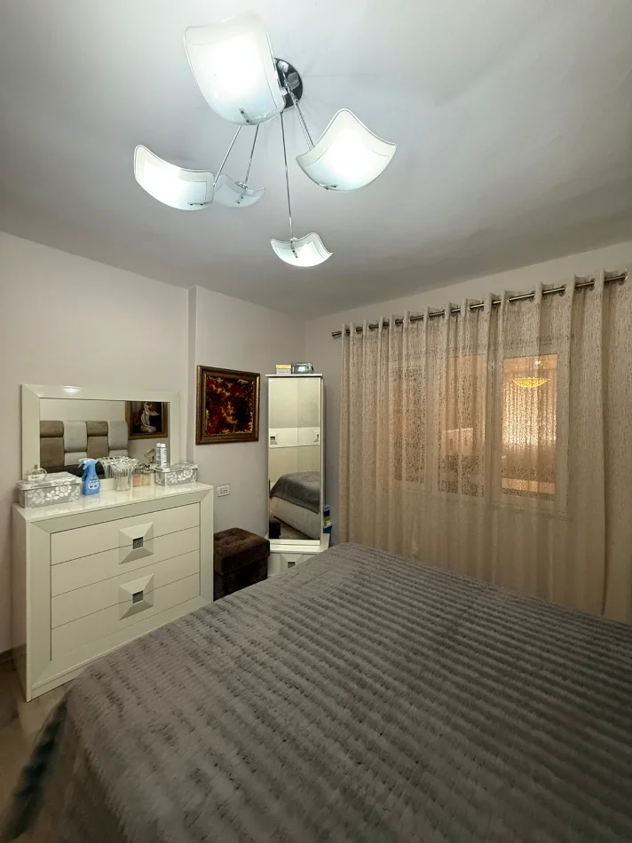 Tirane, shitet apartament 2+1+Ballkon Kati 4, 104 m² 