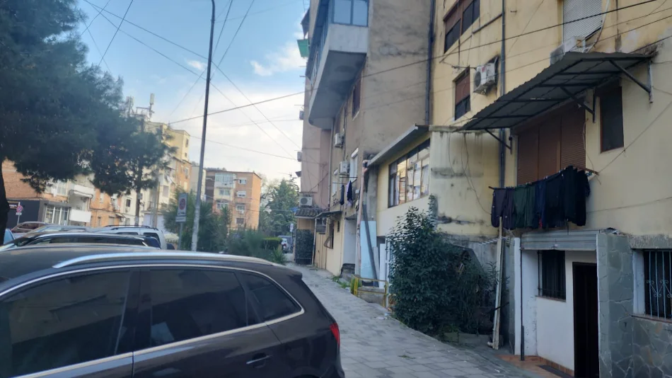 Tirane, shitet garsonier 1+1 Kati 2, 28 m² 69.000 € (Rruga e Elbasanit)