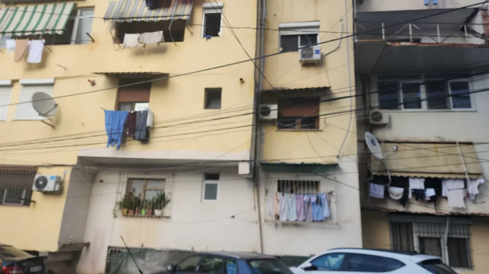 Tirane, shitet garsonier 1+1 Kati 2, 28 m² 69.000 € (Rruga e Elbasanit)