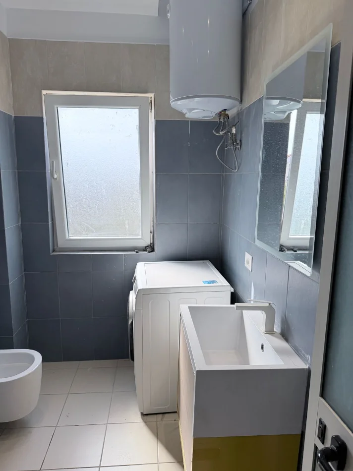 Tirane, jepet me qera apartament 1+1 Kati 2, 65 m² 470 € (5 maji)