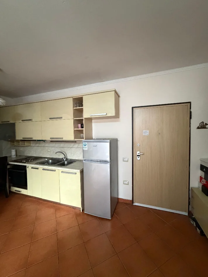 Tirane, jepet me qera apartament 1+1+Aneks+Ballkon Kati 2, 64 m² 470 € (Rruga Frosina Plaku pranë Hotel Mondial)