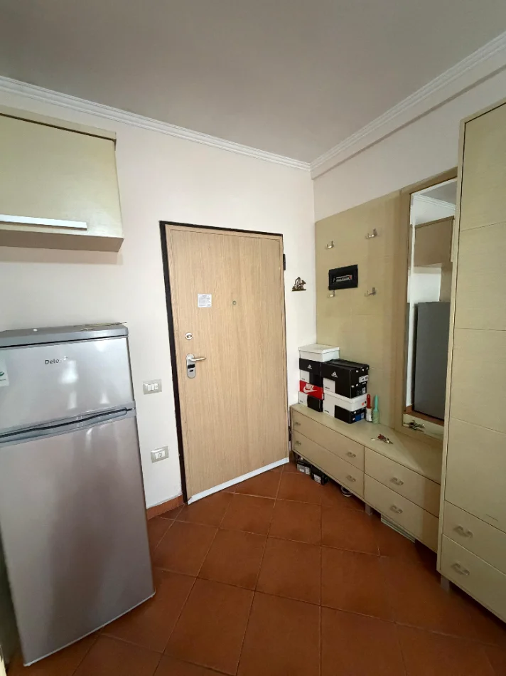 Tirane, jepet me qera apartament 1+1+Aneks+Ballkon Kati 2, 64 m² 470 € (Rruga Frosina Plaku pranë Hotel Mondial)