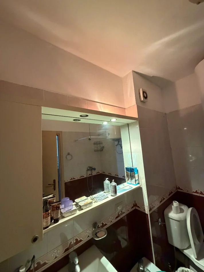 Tirane, jepet me qera apartament 1+1+Aneks+Ballkon Kati 2, 64 m² 470 € (Rruga Frosina Plaku pranë Hotel Mondial)