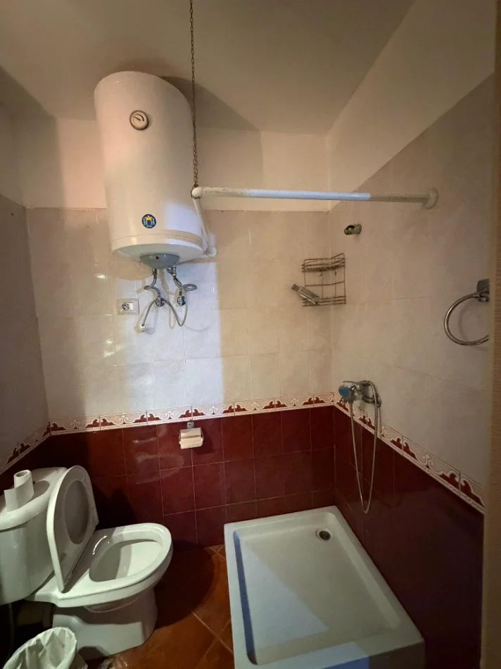 Tirane, jepet me qera apartament 1+1+Aneks+Ballkon Kati 2, 64 m² 470 € (Rruga Frosina Plaku pranë Hotel Mondial)