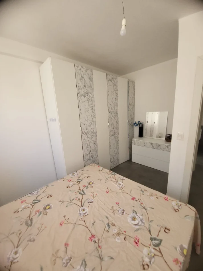Tirane, jepet me qera apartament 2+1 Kati 1, 70 m² 350 € (Aleksander konda)