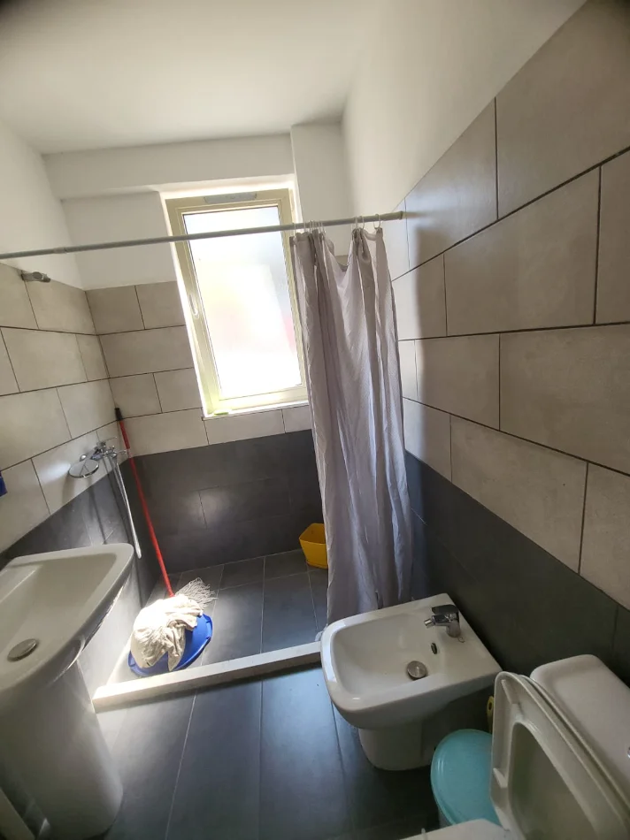 Tirane, jepet me qera apartament 2+1 Kati 1, 70 m² 350 € (Aleksander konda)