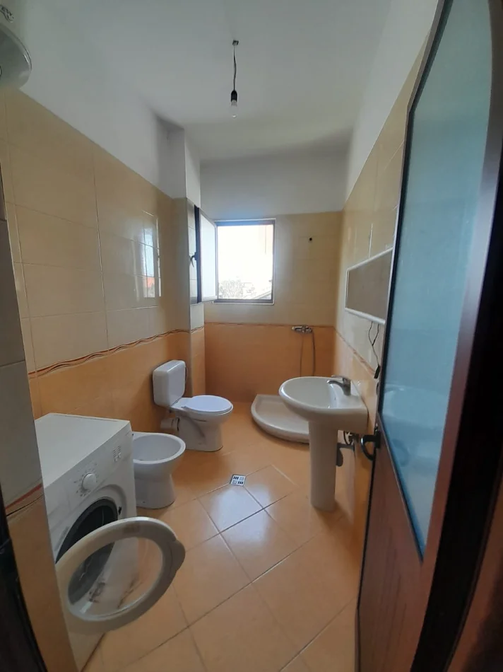 Tirane, jepet me qera Banese 1+1 Kati 3, 70 m², Cmimi 43.000 Leke te Reja, (Prane Inxhinjerise se Ndertimit, 21 Dhjetori, Tirane.)