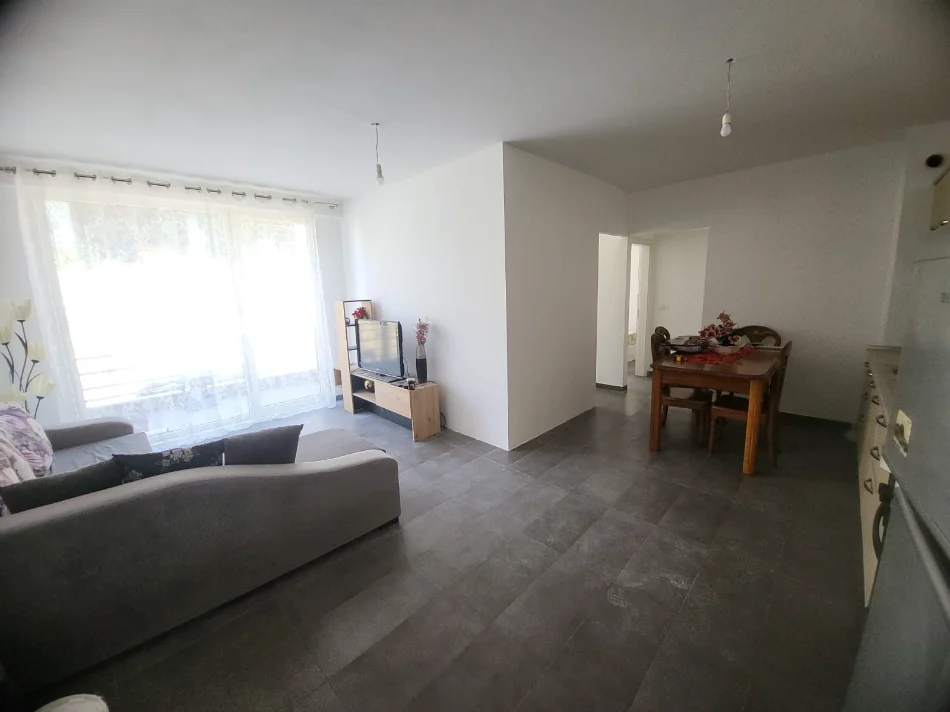 Tirane, jepet me qera apartament 2+1 Kati 1, 70 m² 350 € (Aleksander konda)