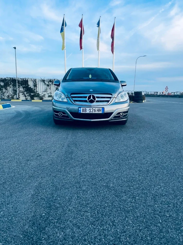 Durres, shes makine Mercedes Benz B Class Nafte, gri automatik Kondicioner 218 km 4.300 €