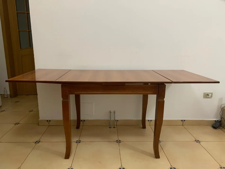 Tirane, shes Tavoline ngrenie 120 €