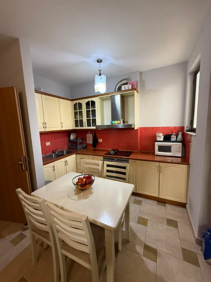 Tirane, jepet me qera apartament 1+1 Kati 8, 76 m²