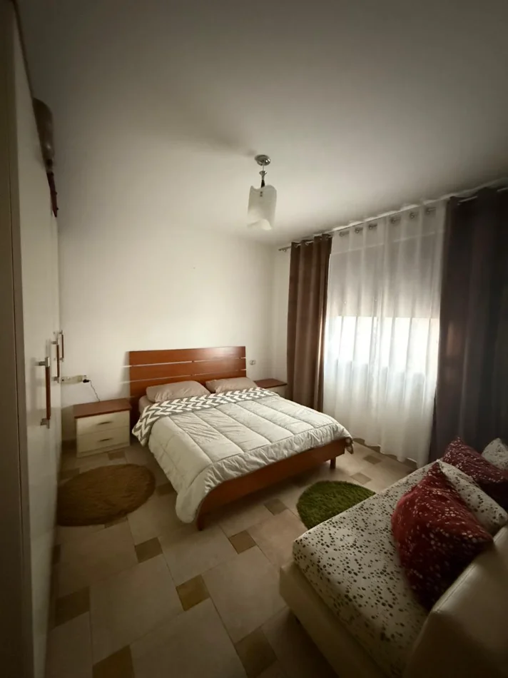 Tirane, jepet me qera apartament 1+1 Kati 8, 76 m²