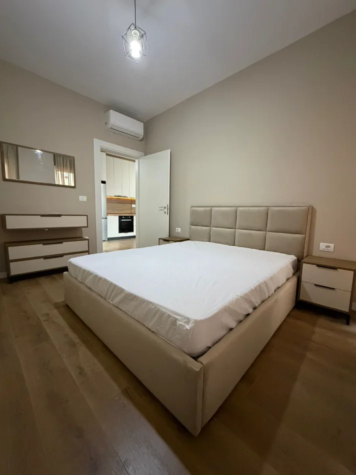 Tirane, jepet me qera apartament 1+1+Ballkon Kati 4, 420 € 