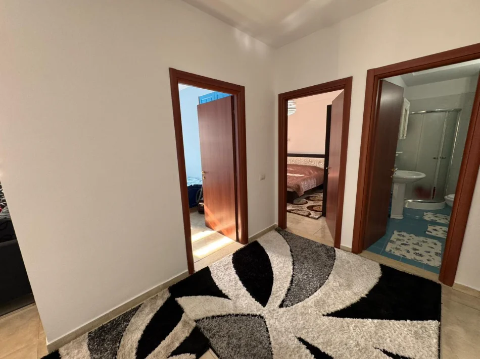 Tirane, jepet me qera apartament 1+1 Kati 2, 90 m² 600 € (Laprake)