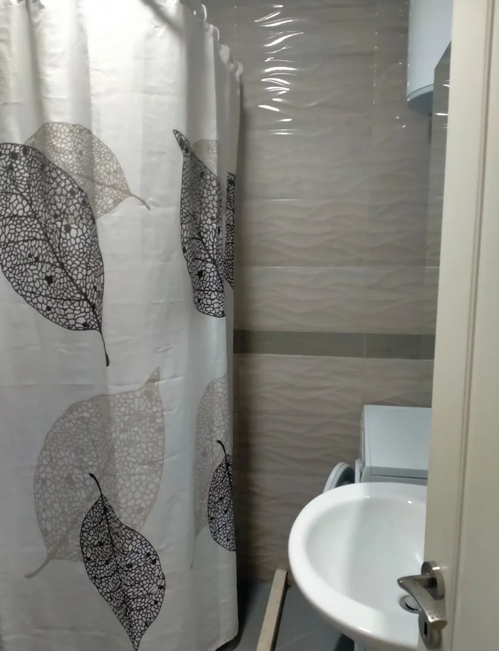 Tirane, jepet me qera apartament 2+1+Ballkon Kati 5, 80 m² 466 € (Rruga Njazi Meka, pallat i ri ne vije te dyte)