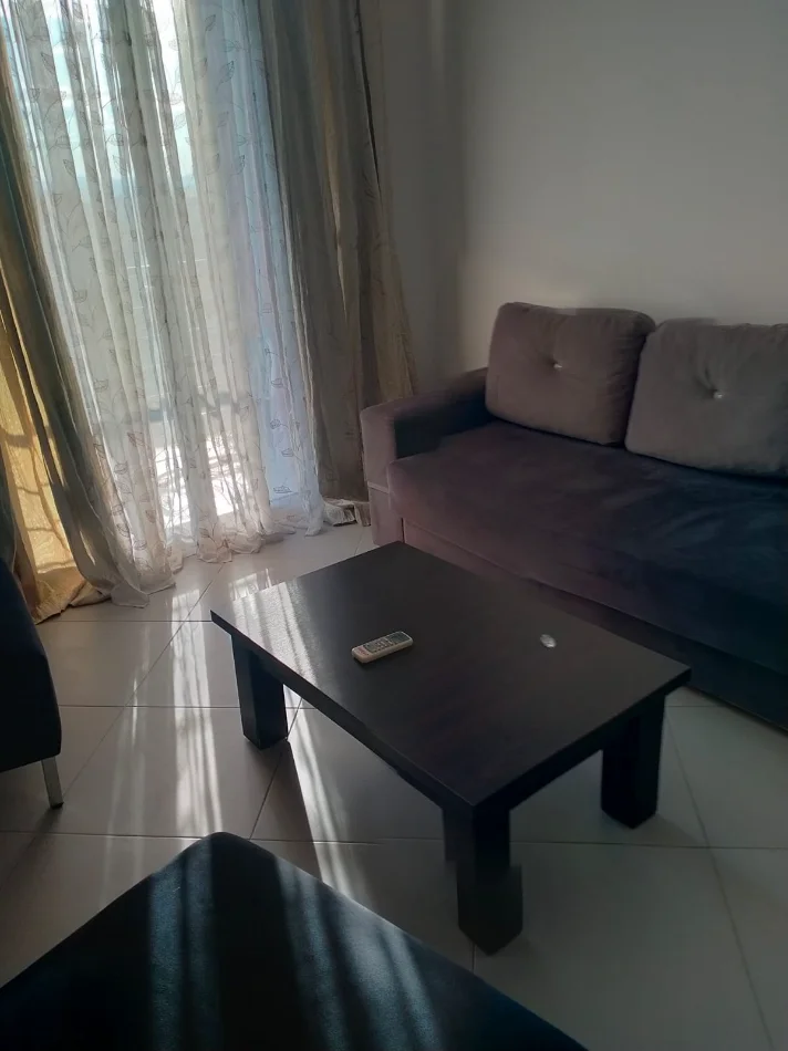 Tirane, jepet me qera apartament 2+1+Ballkon Kati 5, 80 m² 466 € (Rruga Njazi Meka, pallat i ri ne vije te dyte)