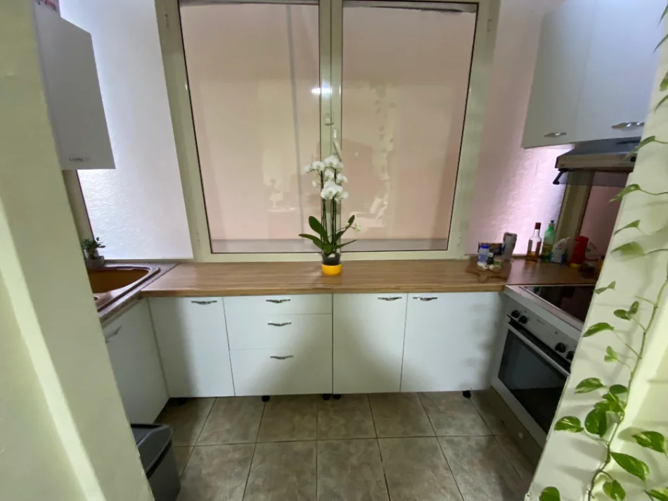 Tirane, jepet me qera apartament 1+1+Aneks Kati 1, 60 m² 450 € (Rruga e barrikadave)