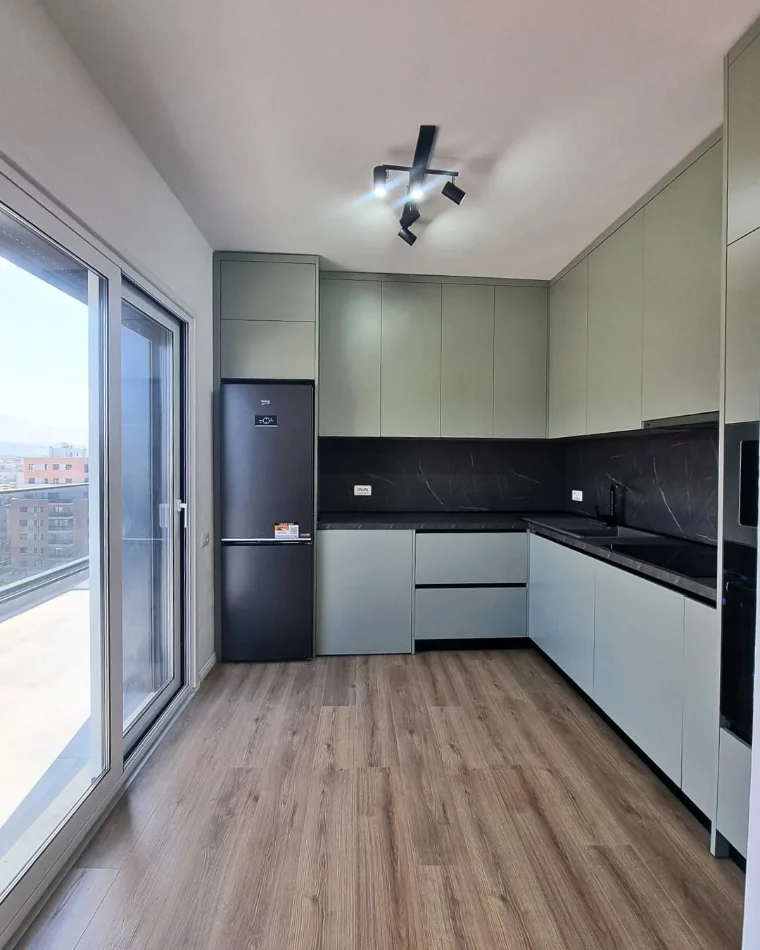 Tirane, jepet me qera apartament 2+1+Ballkon Kati 9, 1.200 € 