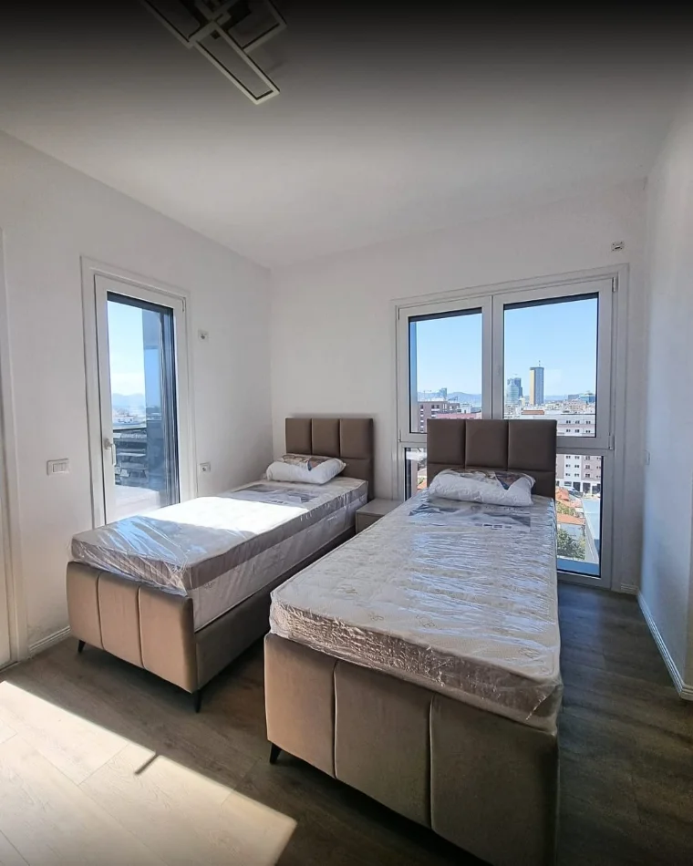 Tirane, jepet me qera apartament 2+1+Ballkon Kati 9, 1.200 € 