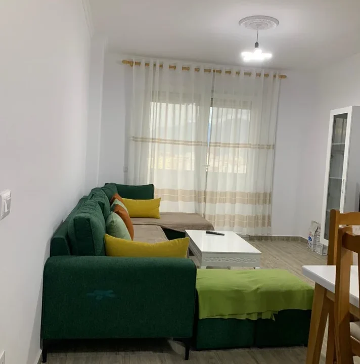 Tirane, jepet me qera apartament 1+1 Kati 5, 72 m² 550 € (Spitali Amerikan 3)