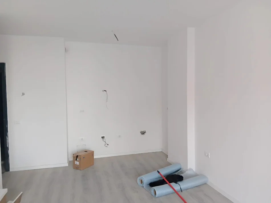 Tirane, jepet me qera apartament 1+1+Aneks+Ballkon Kati 3, 69 m² 450 € 