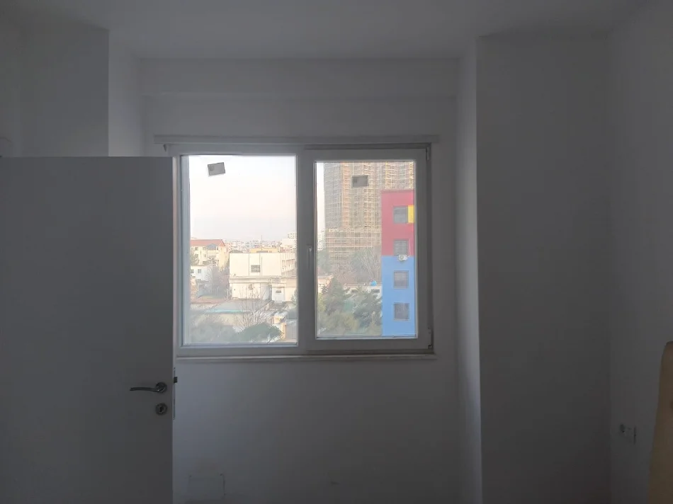 Tirane, jepet me qera apartament 1+1+Aneks+Ballkon Kati 3, 69 m² 450 € 