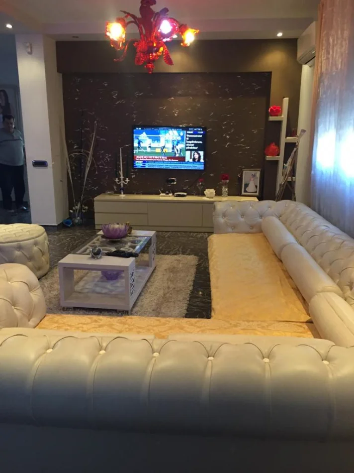 Tirane, shes apartament 2+1 Kati 4, 126 m² (Komuna Parisit)