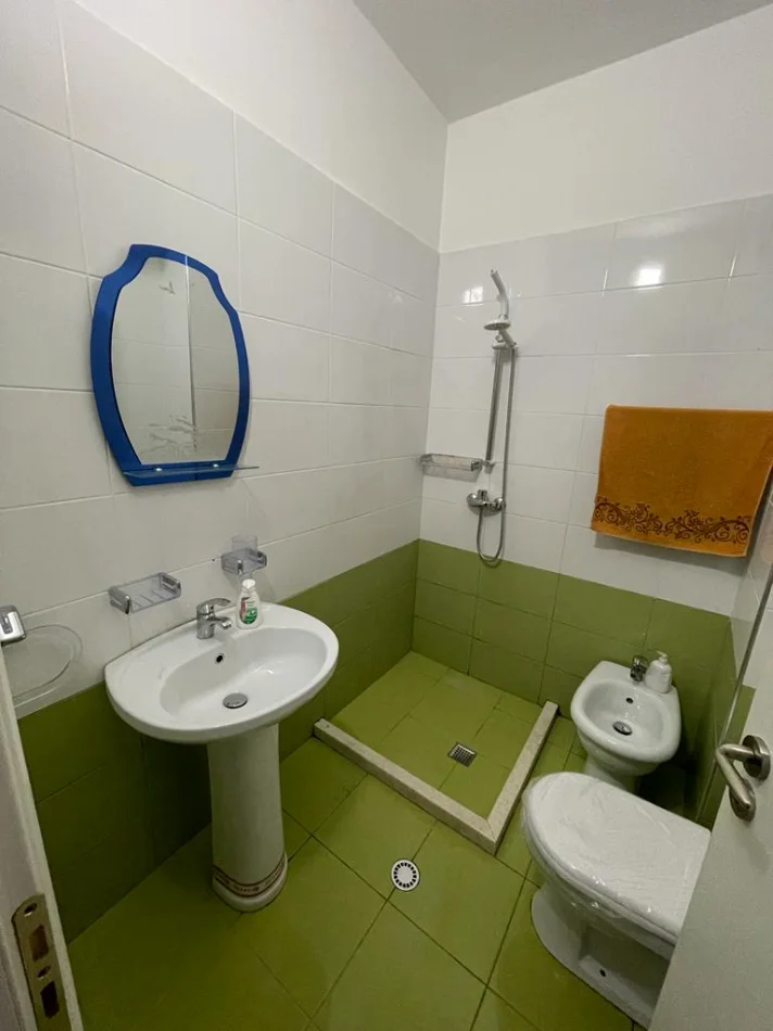 Vlore, jepet me qera apartament 1+1+Aneks+Ballkon Kati 5, 80 m² 350 € (Lungomare)