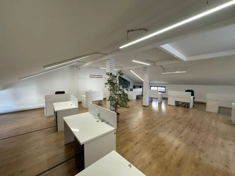 Tirane, jepet me qera zyre Kati 2, 310 m² 2.500 € (BLLOK)