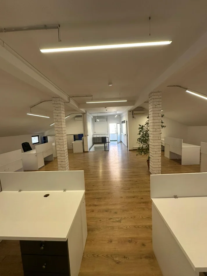 Tirane, jepet me qera zyre Kati 2, 310 m² 2.500 € (BLLOK)