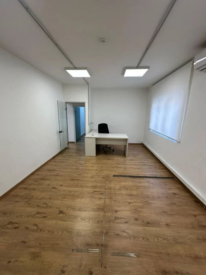 Tirane, jepet me qera zyre Kati 2, 310 m² 2.500 € (BLLOK)