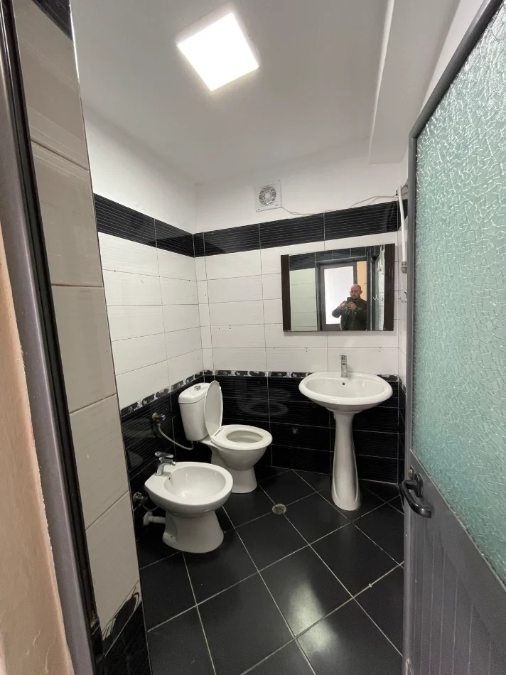 Tirane,Selite jepet me qera shtepi 2+1 Kati 0, 80 m² 40.000 (Kolë Paparisto)