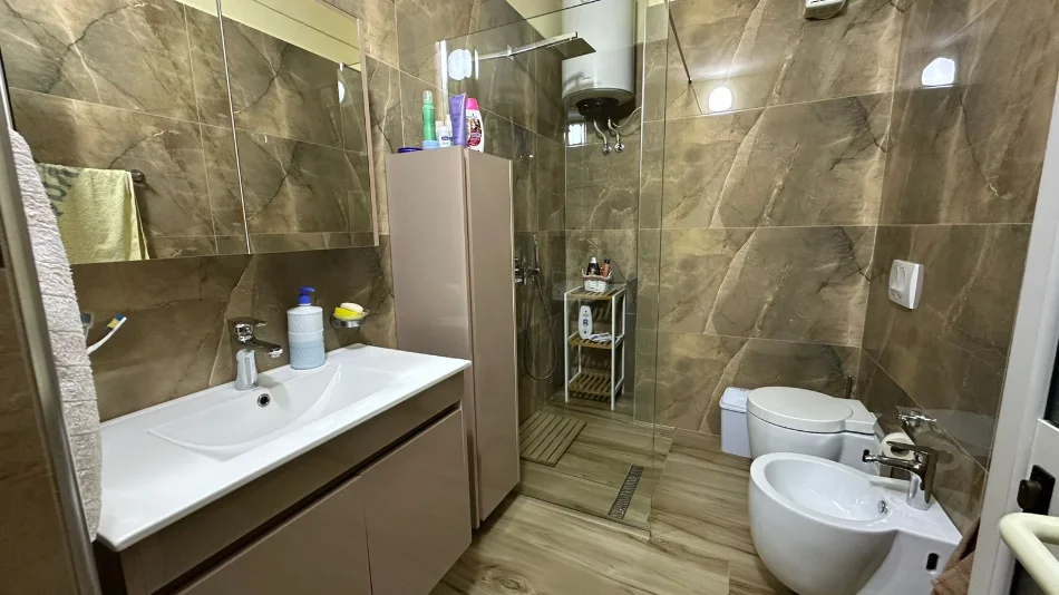 SHITET APARTAMENT 2+1+2  ISH STACIONI I FUNDIT I TIRANES SE RE 255.000 €