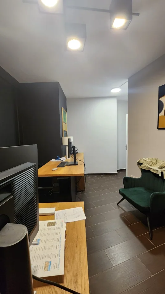 Tirane, jepet me qera apartament 2+1 Kati 1, 85 m² 730 € (Rruga Kosovareve)