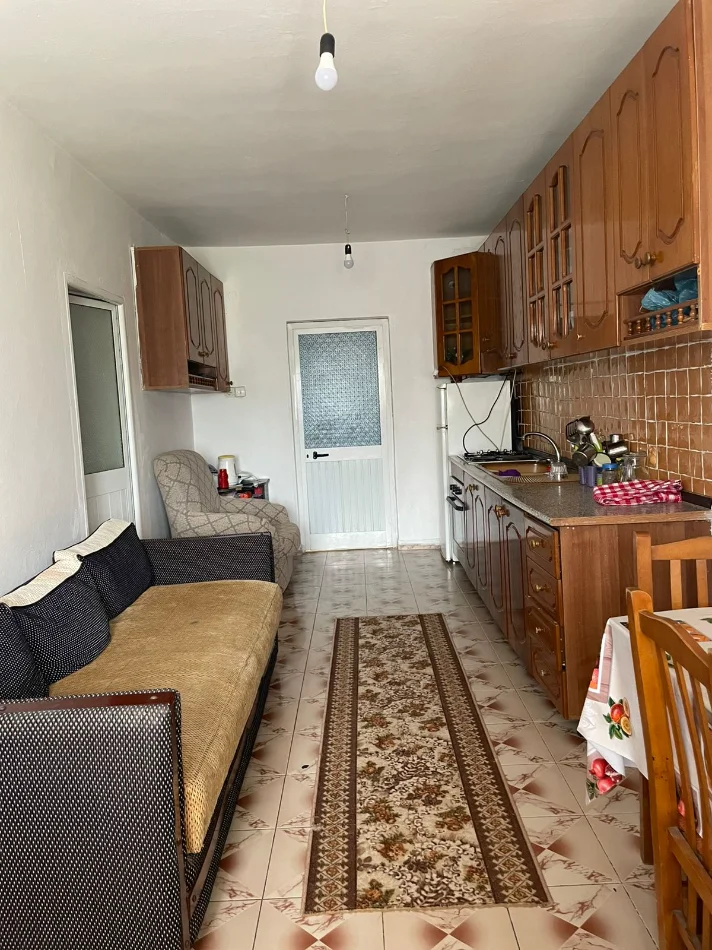 Tirane, jepet me qera apartament 2+1+Ballkon , 90 m² 300 € (Rruga 5 maji)