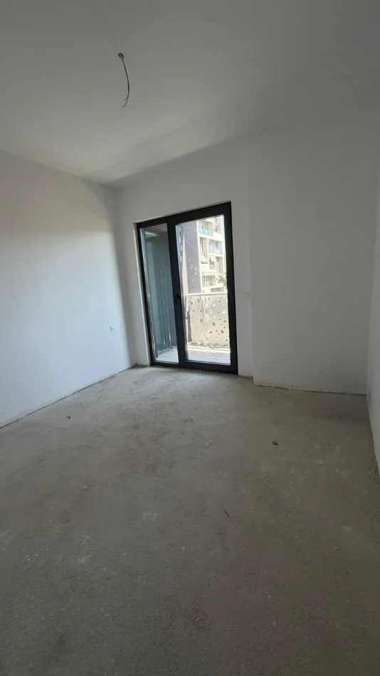 Tirane, shitet apartament 1+1+Ballkon Kati 3, 71 m² 180.000 € (Rruga e Kavajes)