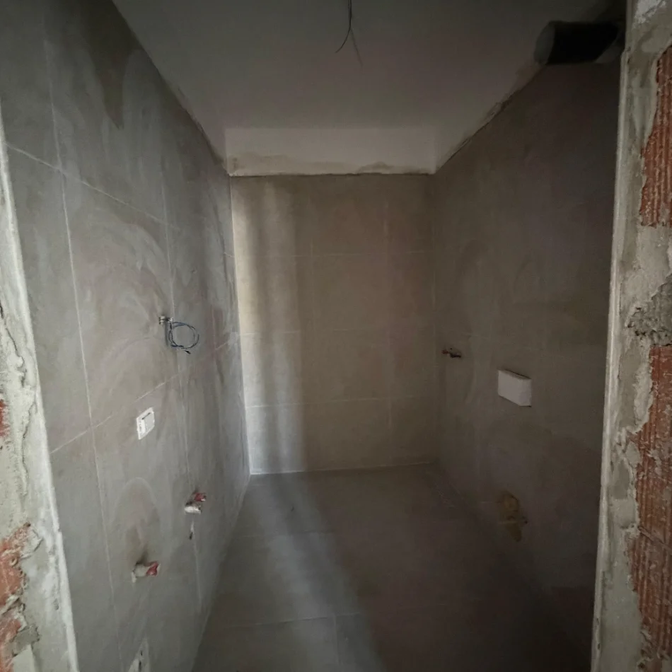 Tirane, shitet apartament 1+1+Ballkon Kati 3, 71 m² 180.000 € (Rruga e Kavajes)