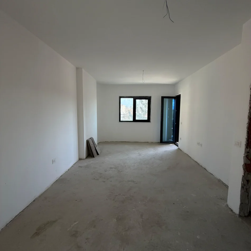 Tirane, shitet apartament 1+1+Ballkon Kati 3, 71 m² 180.000 € (Rruga e Kavajes)