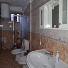 Tirane, jepet me qera apartament 2+1 Kati 5, 85 m² 650 € (Rruga Fortuzi, Mine Peza, Tiranë.)