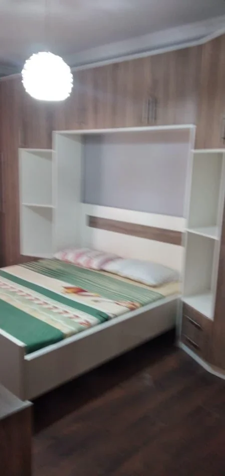 Tirane, jap me qera apartament 2+1+Ballkon Kati 2, 75 m² 570 € (Prane Bujtines se Gjelit)