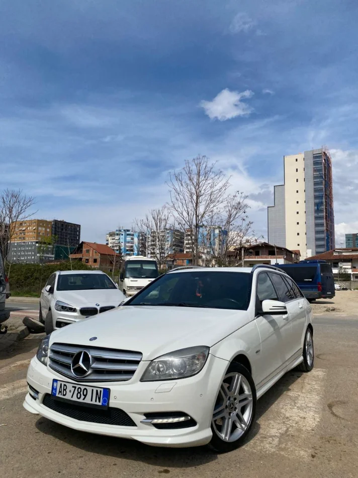 Tirane, shes makine Mercedes-Benz W204 2010 Nafte, e bardhë automatik Kondicioner 260.000 km 580.000 €