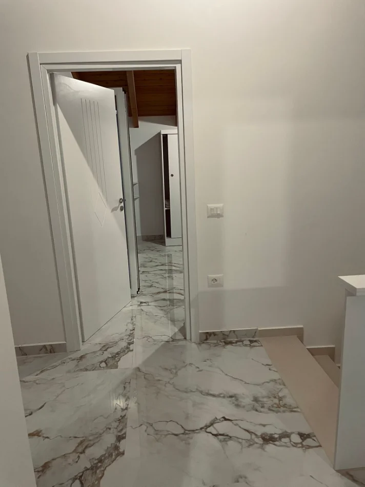 Vlore, jepet me qera Vile 3+1+Ballkon Kati 2, 1.500 € 