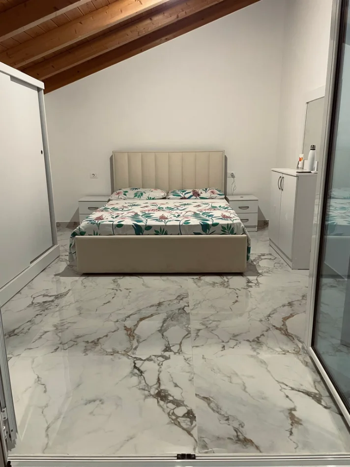 Vlore, jepet me qera Vile 3+1+Ballkon Kati 2, 1.500 € 