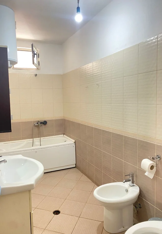 Tirane, shitet apartament 2+1+Aneks+Ballkon Kati 4, 157 m² 190.000 € (Prane Ozonit rrethrrotullimi Astir)