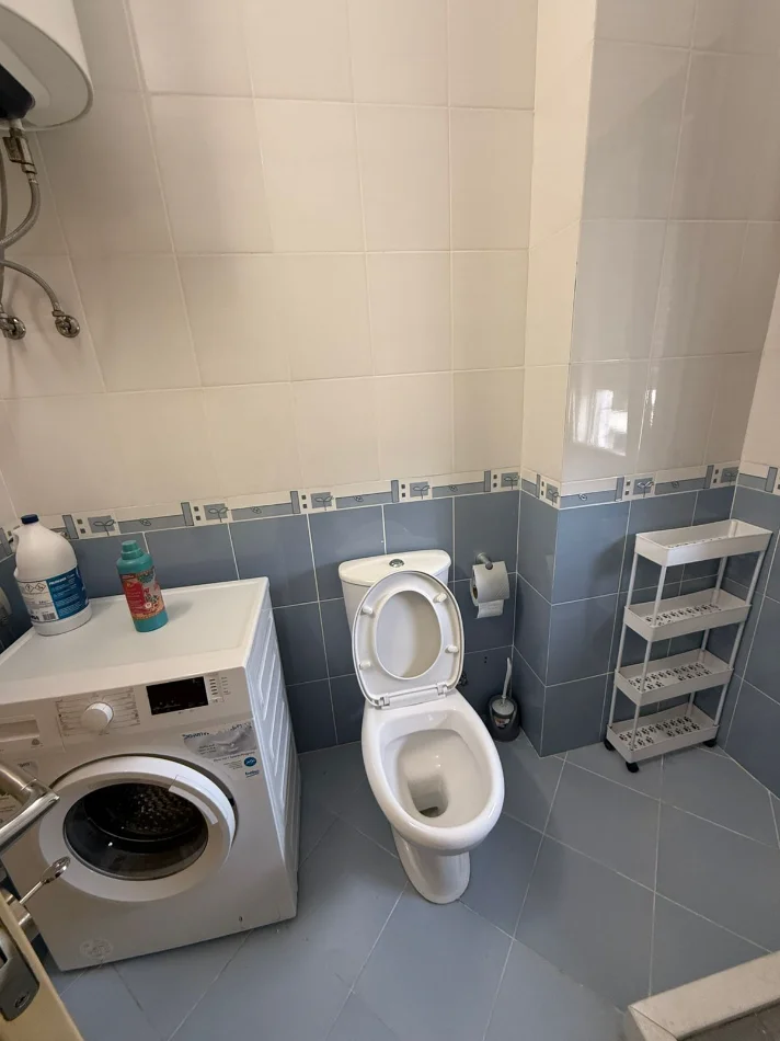 Tirane, jepet me qera apartament 2+1 Kati 4, 95 m² 600 € (Pranë Xhamisë, tek Kopshti Botanik, Tiranë)